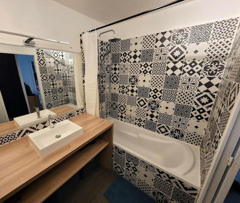 Appartement Avec Jardinet เลอ เปอติท-เกอวียี ภายนอก รูปภาพ